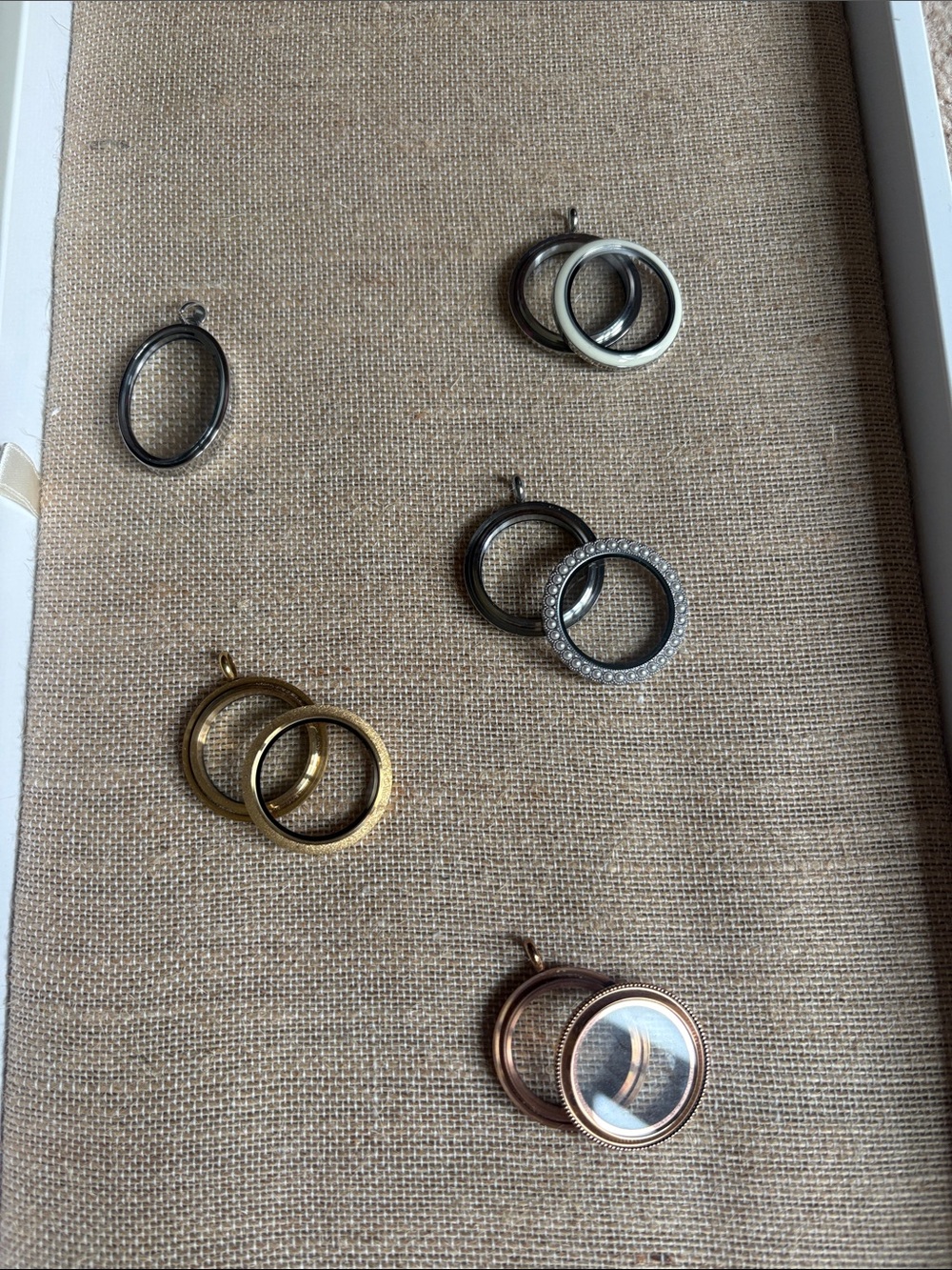 Non crystal lockets!